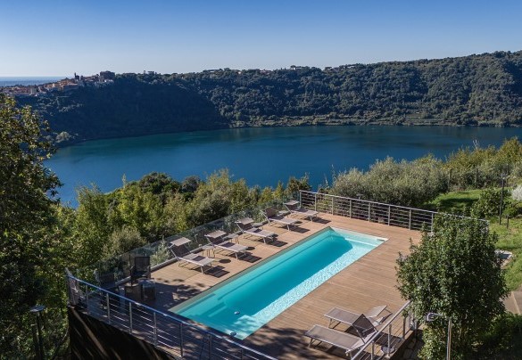 Villa for rent with an exclusive pool in an amazing location between the woods and the lake – Villa Giulia