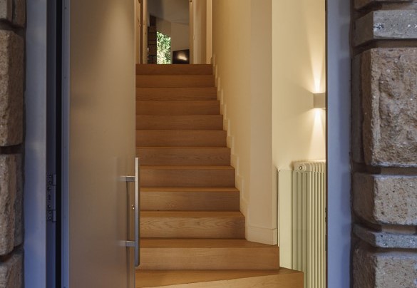 Main entrance with staircase to the first floor – Villa Giulia