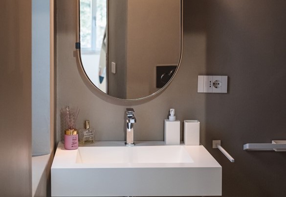 Bathroom no. 3 with tub on the first floor – Villa Giulia
