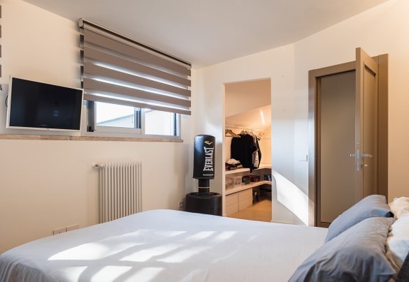 Double bedroom no. 4 on the first floor with walk-in closet – Villa Giulia