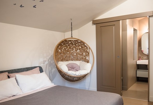 Double bedroom no. 3 on the first floor with ensuite bathroom with bathtub – Villa Giulia