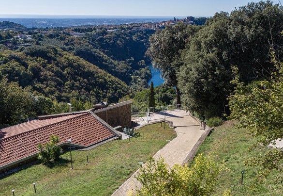 Villa for rent with an exclusive pool in an amazing location between the woods and the lake – Villa Giulia