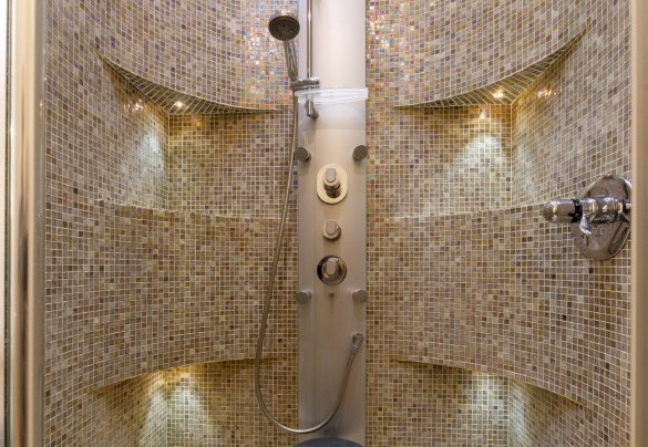 The fantastic en-suite bathroom with a mosaic shower - Villa Alais