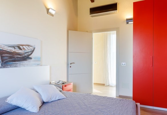 The double bedroom on the first floor with TV - Villa Alais