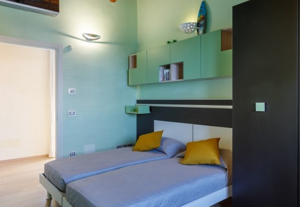 The twin bedroom on the first floor with TV - Villa Alais