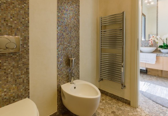 The fantastic en-suite bathroom with a mosaic shower - Villa Alais