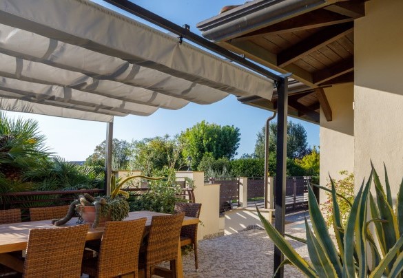 Il gazebo esterno accanto alla villa - Villa Alais