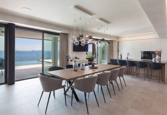 The open space on the ground floor also includes a dining area equipped with a large table - Villa Grace