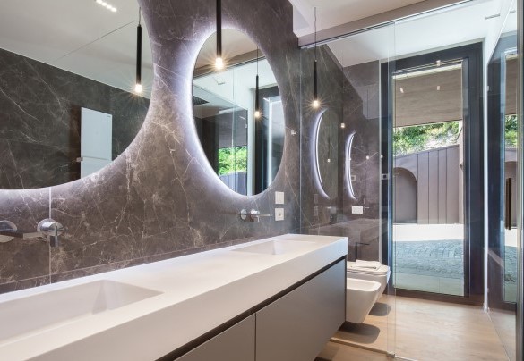 Bathroom n.4 with shower and bathtub for double bedrooms on the 1st floor - Villa Grace