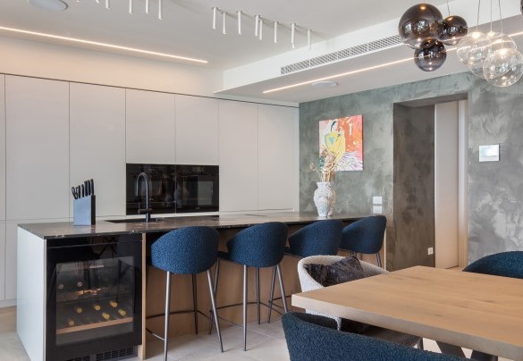 Kitchen island with chairs - Villa Grace