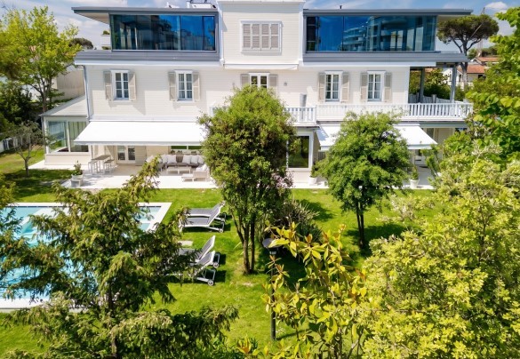 Questa prestigiosa villa vi permetterà di trascorrere una vacanza in completo relax – Villa Guidi
