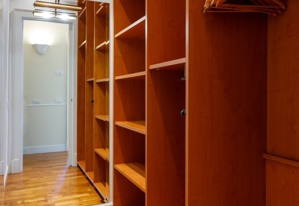All'interno di tre camere matrimoniali sono presenti delle cabine armadio – Villa Guidi
