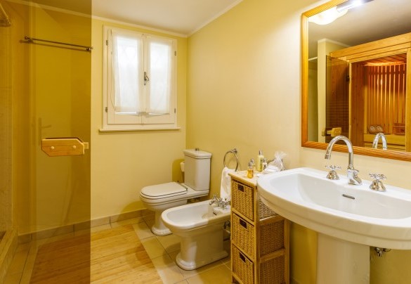 Bagno con doccia e sauna al piano seminterrato – Villa Guidi