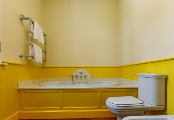 Bagno en-suite con vasca idromassaggio al primo piano – Villa Guidi