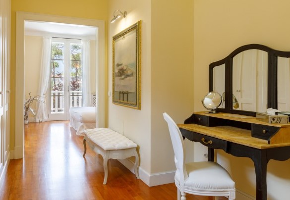 La villa è riconoscibile dal suo stile moderno e raffinato – Villa Guidi