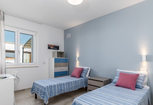 La camera doppia n.4 ha letti unibili ed è adiacente al bagno con doccia n.3 – Villa I Chiani