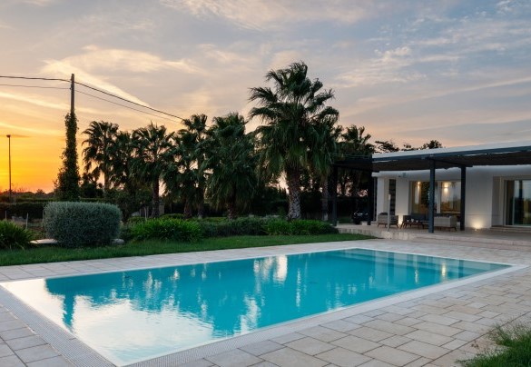 La piscina misura 10 x 4 m con una profondità di 1,40 m - Villa I Chiani 