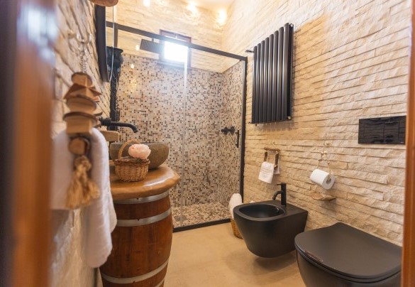 Bagno ensuite con doccia – Villa I Mori