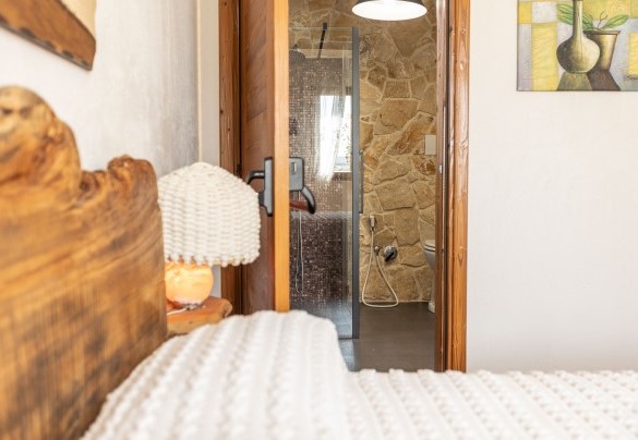 La camera da letto matrimoniale con bagno ensuite – Villa I Mori