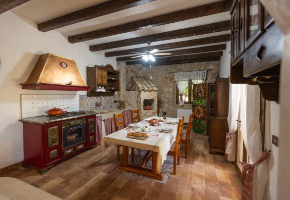 Cucina rustica originale – Villa I Mori