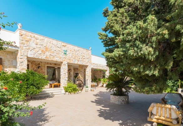 Spazioso e rigoglioso giardino esterno – Villa I Mori