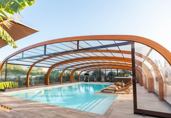 Elegante e comoda copertura per la piscina – Villa I Mori