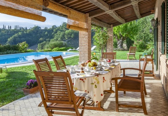 Furnished porch with a view of the Marche rolling hills - Villa Il Baiocco