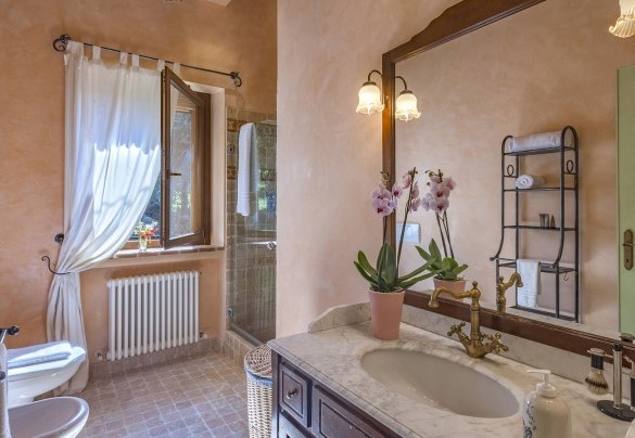Bathroom n.1 with shower on the ground floor, near bedrooms n.1 and n.2 – Villa Il Baiocco
