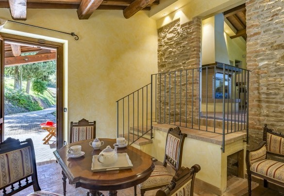 Small room accessible from the main living room via a few steps and with direct access outdoors – Villa Il Baiocco