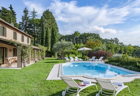 5x12m swimming pool, minimum depth 1.20m, with solarium area equipped with umbrella and sunbeds - Villa Il Baiocco