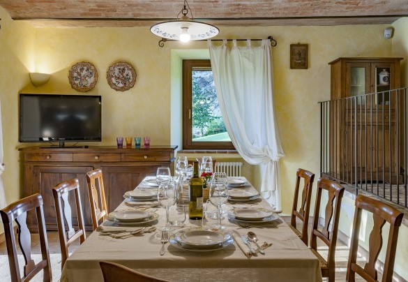 The dining area with direct access to the porch - Villa Il Baiocco