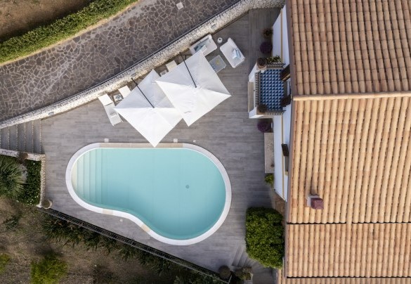 The pool area - Villa Il Basto