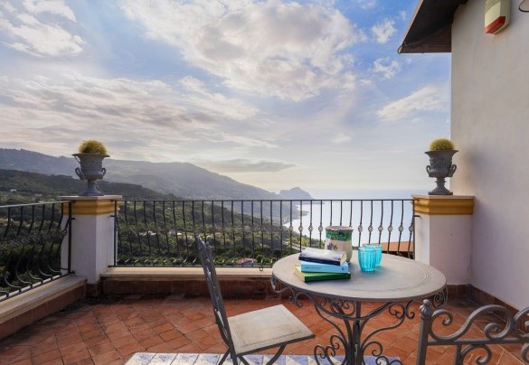 The balcony accessed from the study with the sofa bed on the first floor - Villa Il Basto