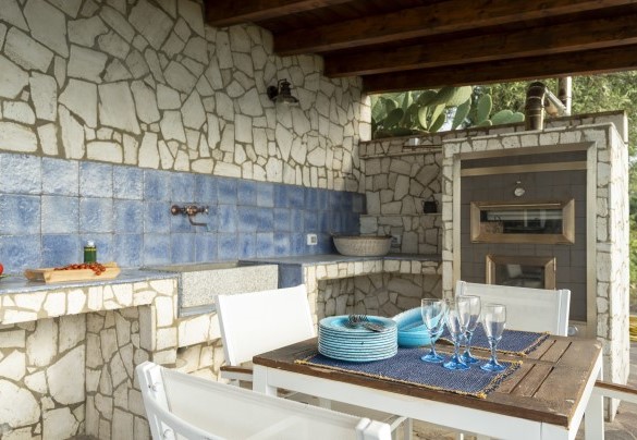 The outdoor kitchen with the oven - Villa Il Basto