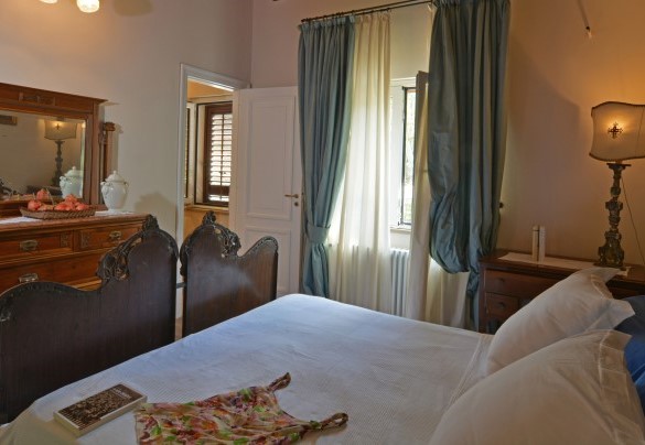 La camera matrimoniale con bagno ensuite al primo piano - Villa il Basto