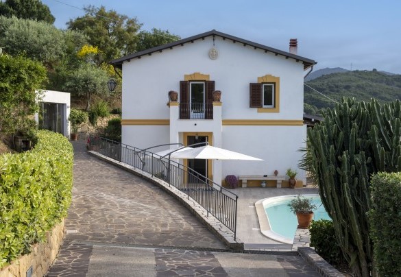 The entrance to the villa - Villa Il Basto