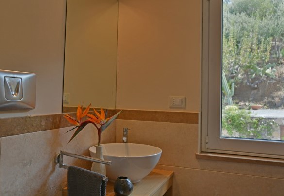 Il bagno al piano terra - Villa il Basto