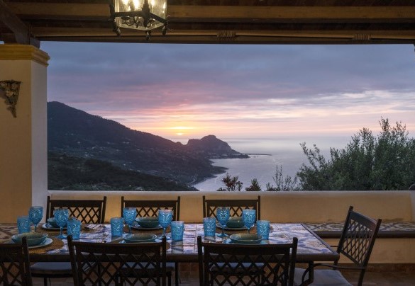 The panoramic outdoor dining area - Villa Il Basto