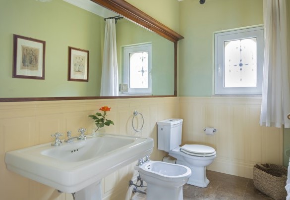 The guest bathroom on the ground floor  - Villa Il Basto