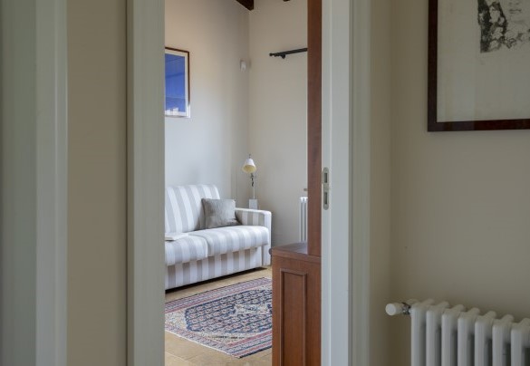 Living room with a double sofa-bed on the first floor - Villa Il Basto