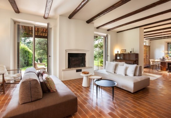 Il soggiorno con accoglienti divani	- Villa il Belcanto