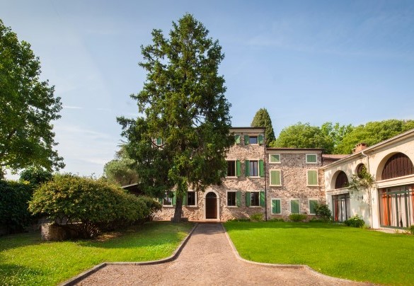 La facciata con l'ingresso principale - Villa il Belcanto