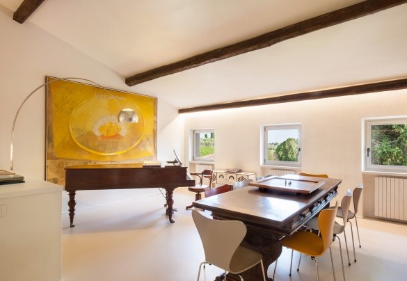 Il soggiorno con pianoforte al secondo piano - Villa il Belcanto