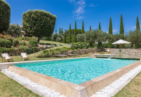 La piscina misura 8 x 12 m ed ha una profondità costante di 1,40m - Villa Il Cedro
