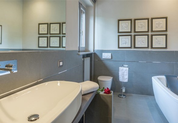 Bagno en suite n.2 al primo piano – Villa Il Cedro