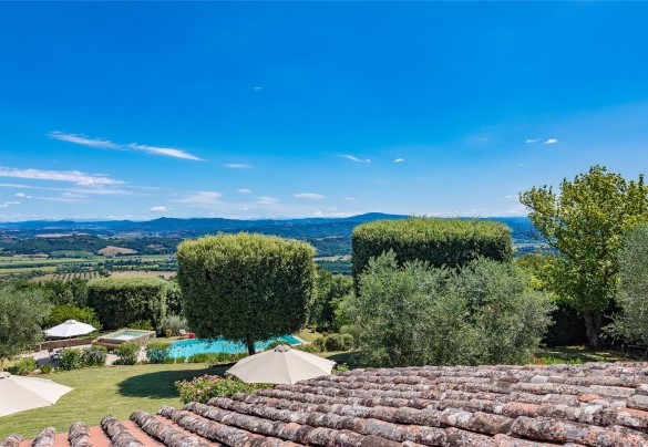 Immersa nella pace della campagna e circondata dal verde - Villa Il Cedro