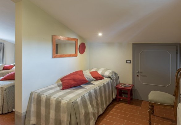 Camera doppia n.5 con 1 letto singolo extra al secondo piano – Villa Il Cedro