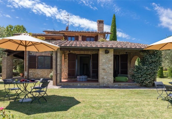 Il curatissimo parco di circa un ettaro e mezzo, recitato completamente, fa da cornice alla villa - Villa Il Cedro 
