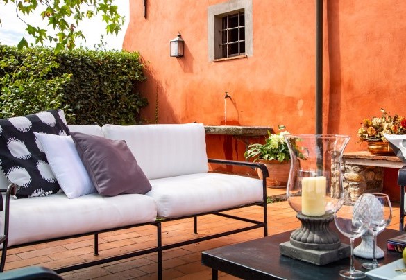 The lovely relaxing area for an outdoor aperitif - Villa Il Colle di Moriano  