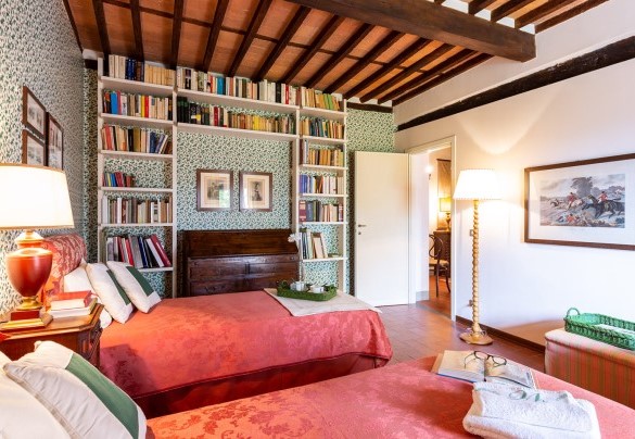 Twin bedroom with joinable beds n.3 on the first floor - Villa Il Colle di Moriano